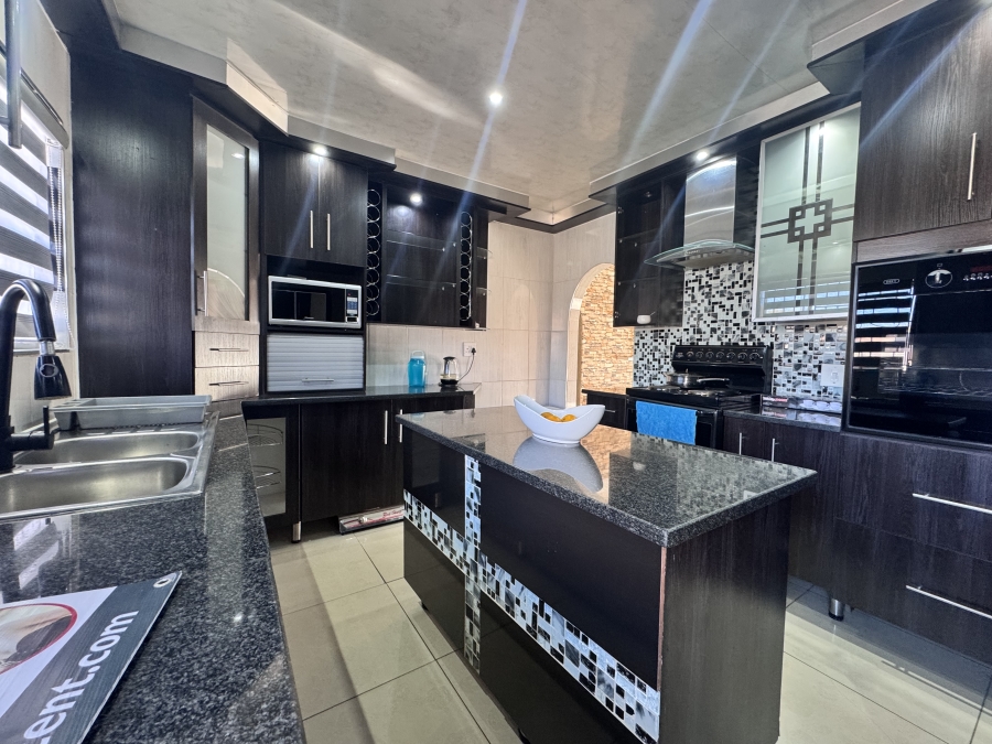 3 Bedroom Property for Sale in Kanana North West